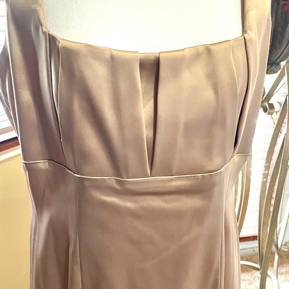 Cocktail dress. - Picture 2 of 7